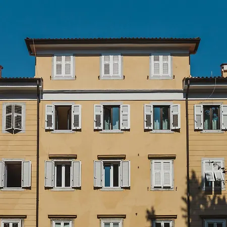 Apartamento Hortis, L'incontro Tra Il Legno E Il Mare *
